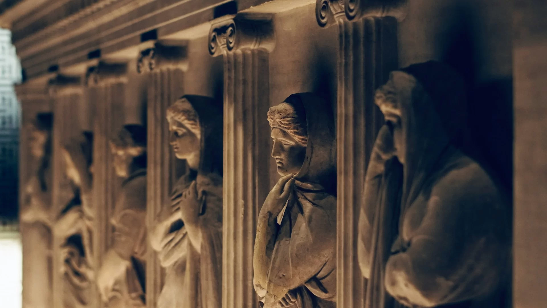 Le sarcophage de femmes en deuil