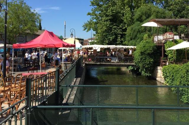 Négocier dans les marchés aux puces de L'Isle-sur-la-Sorgue