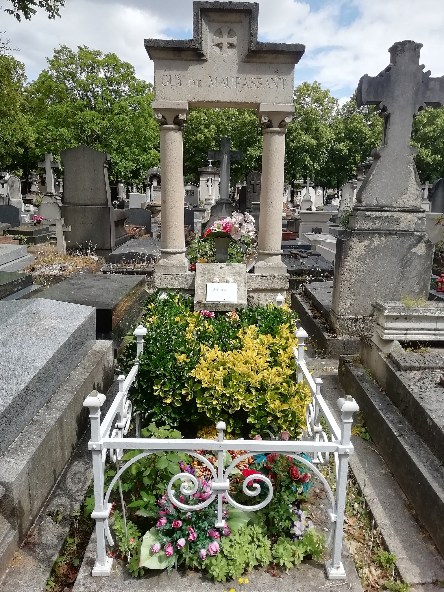 tombe de Guy de Maupassant