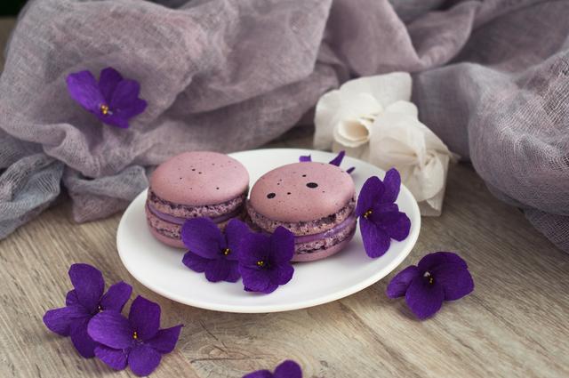 Essayer le cassoulet et un dessert local à base de violettes 